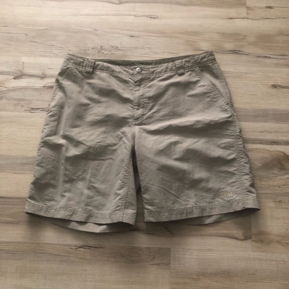 The North Face Women’s Khaki Cargo Shorts - Picture 2 of 9
